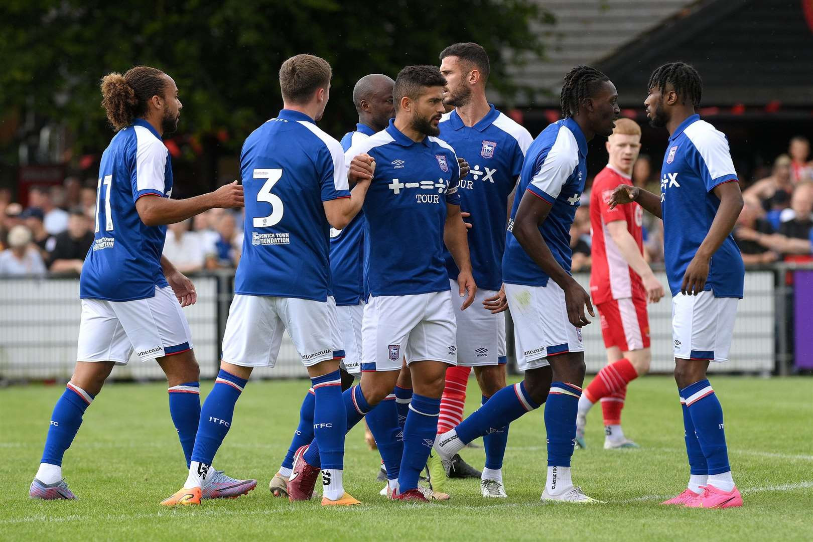 Ipswich Town Earns First Point of Season in Thrilling 1-1 Draw Against Fulham