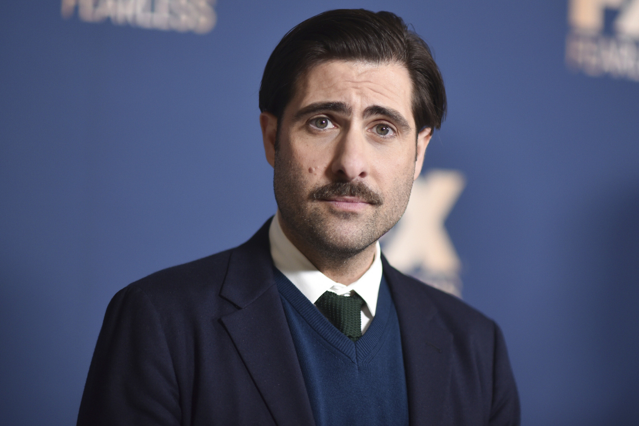 Jason Schwartzman and Carol Kane Star in a Hilarious and Heartfelt Jewish Comedy: 'Between the Temples'