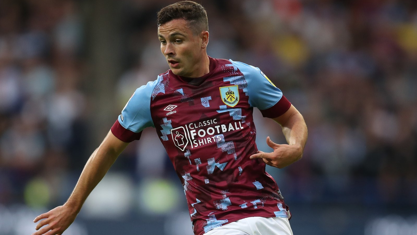 Josh Cullen Signs New Three-Year Deal With Burnley: A Big Boost for the Clarets' Promotion Hopes