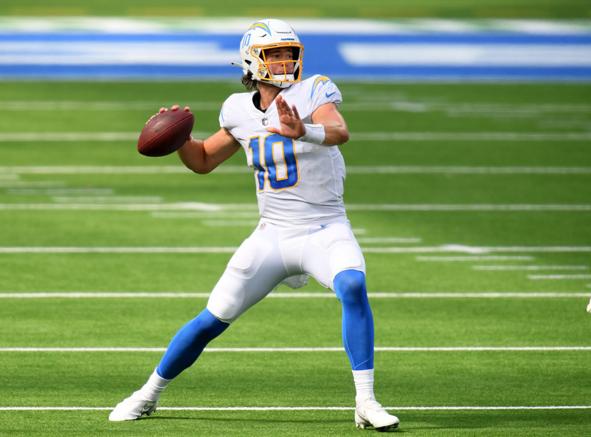 Justin Herbert Throws Touchdown Pass to Quentin Johnston, Chargers Take Early Lead Against Steelers