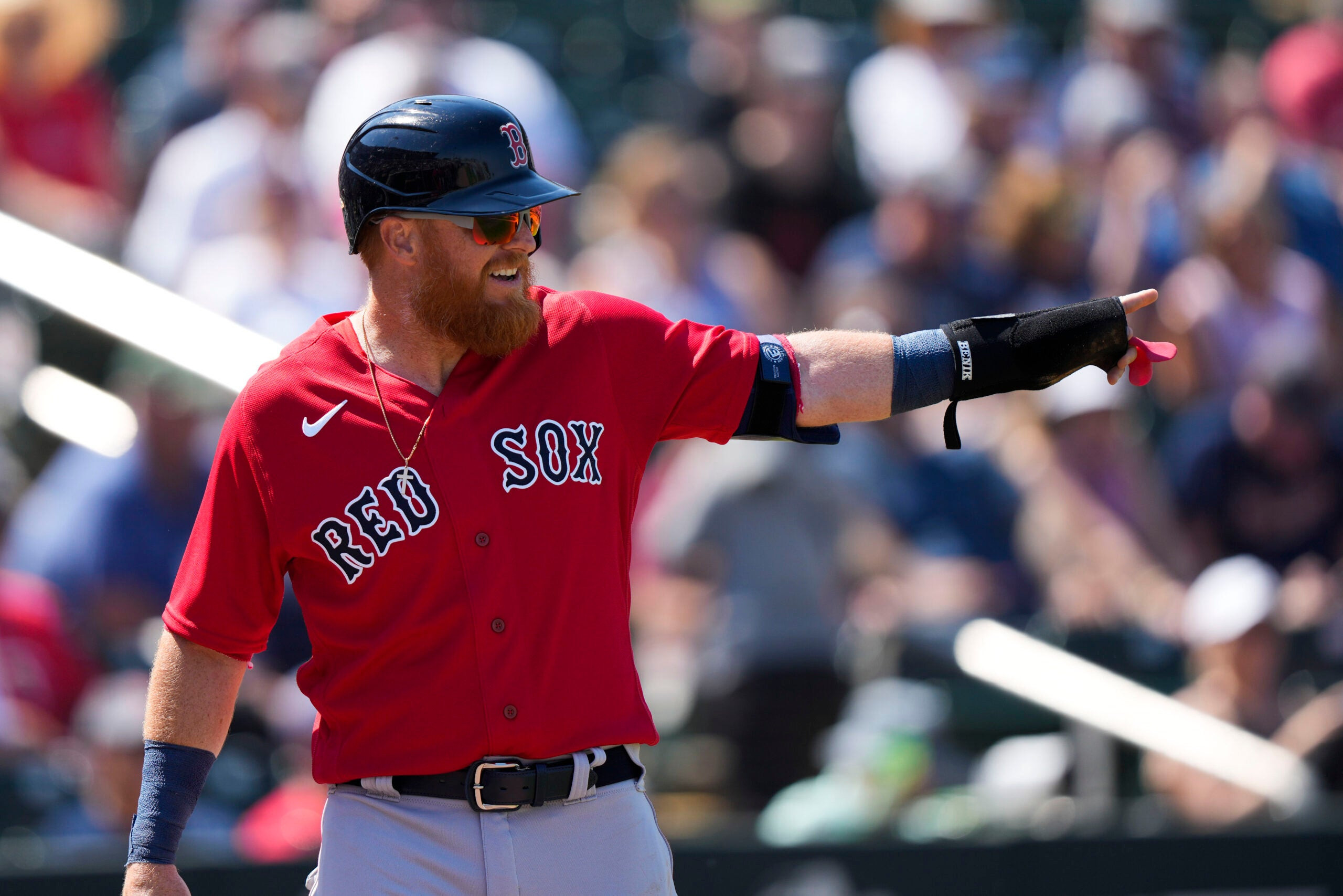 Justin Turner Returns to Dodger Stadium: A Hero's Welcome After Nine Seasons