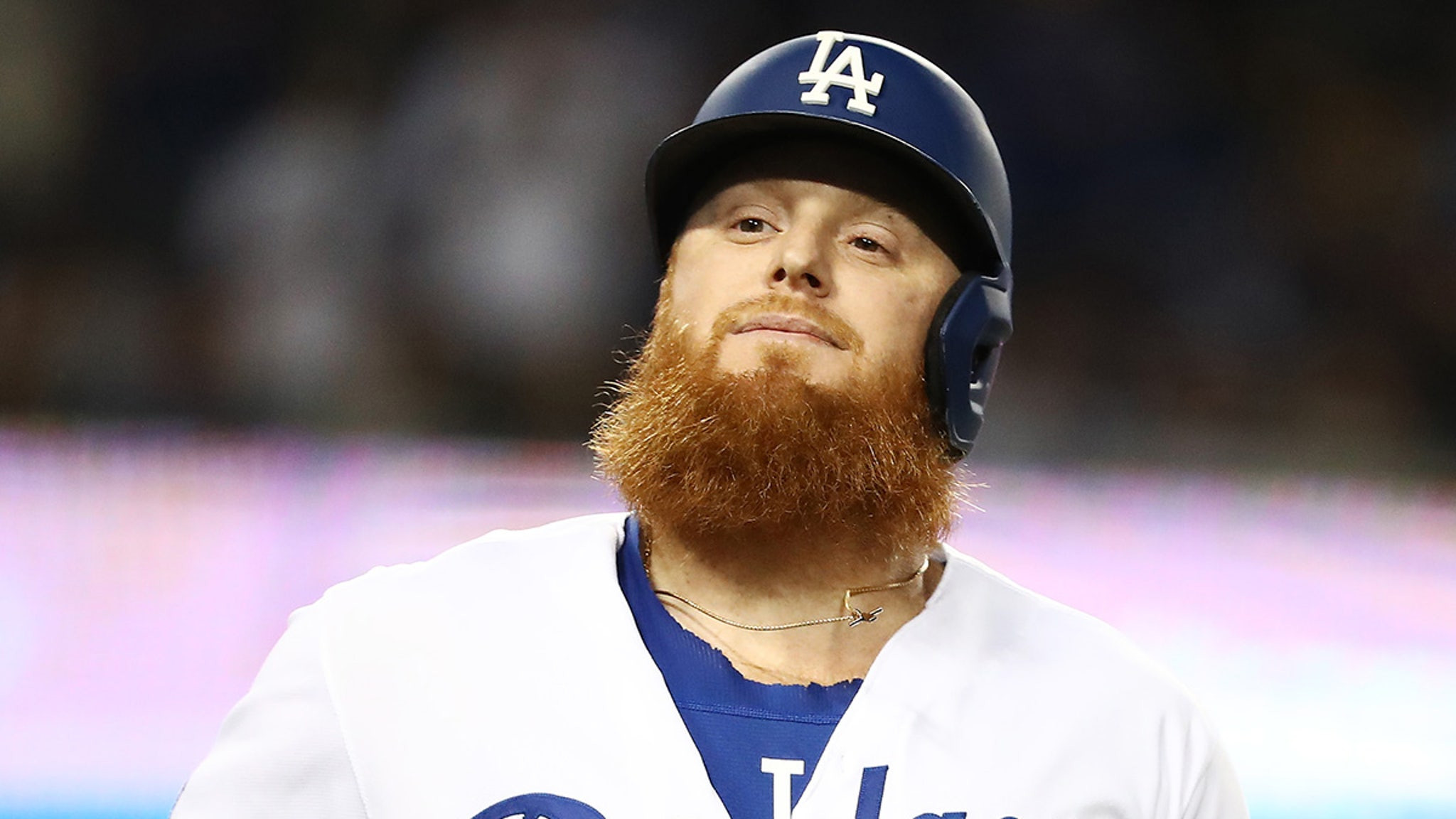 Justin Turner Returns to Dodger Stadium: A Hero's Welcome After Nine Seasons