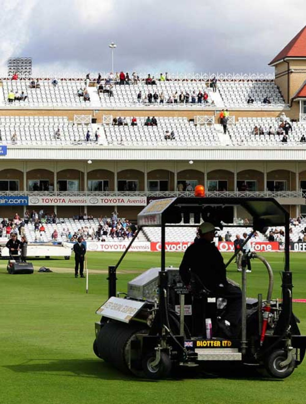 Kanpur Test Abandoned:  Wet Outfield, Drainage Issues, and a Stadium's Shameful Reality