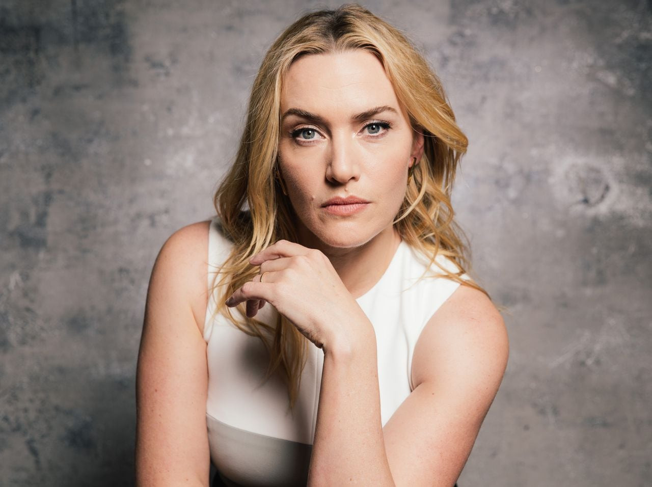 Kate Winslet Refuses to Hide 'Belly Rolls' in New Film: 'Life Is Too Short to Worry', Says Actress