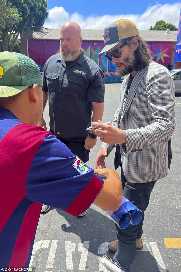 Keanu Reeves Signs One-Day Contract with Windsor Spitfires, Fulfilling Childhood Hockey Dream