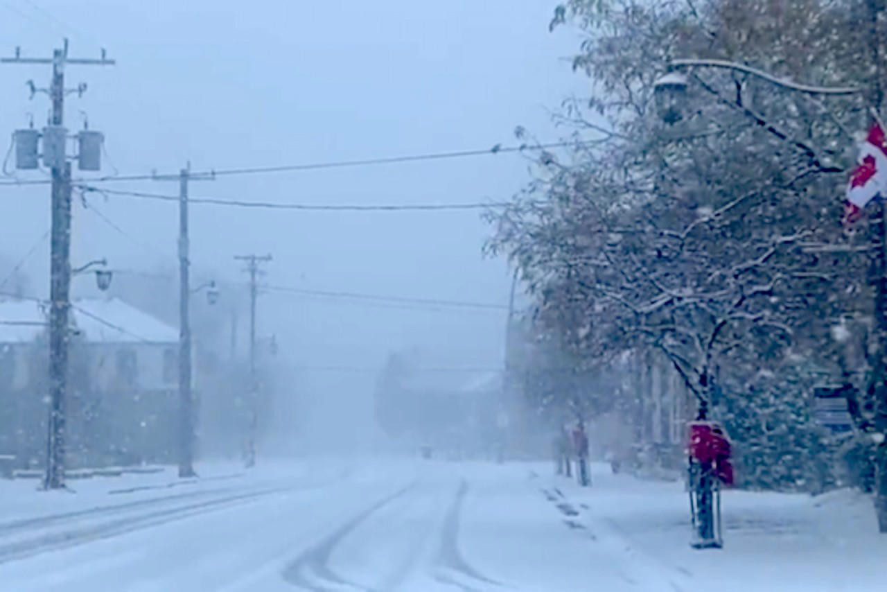 Lake Nipigon's Fury: Intense Snow Squalls Slam Northern Ontario, Triggering Travel Warnings!