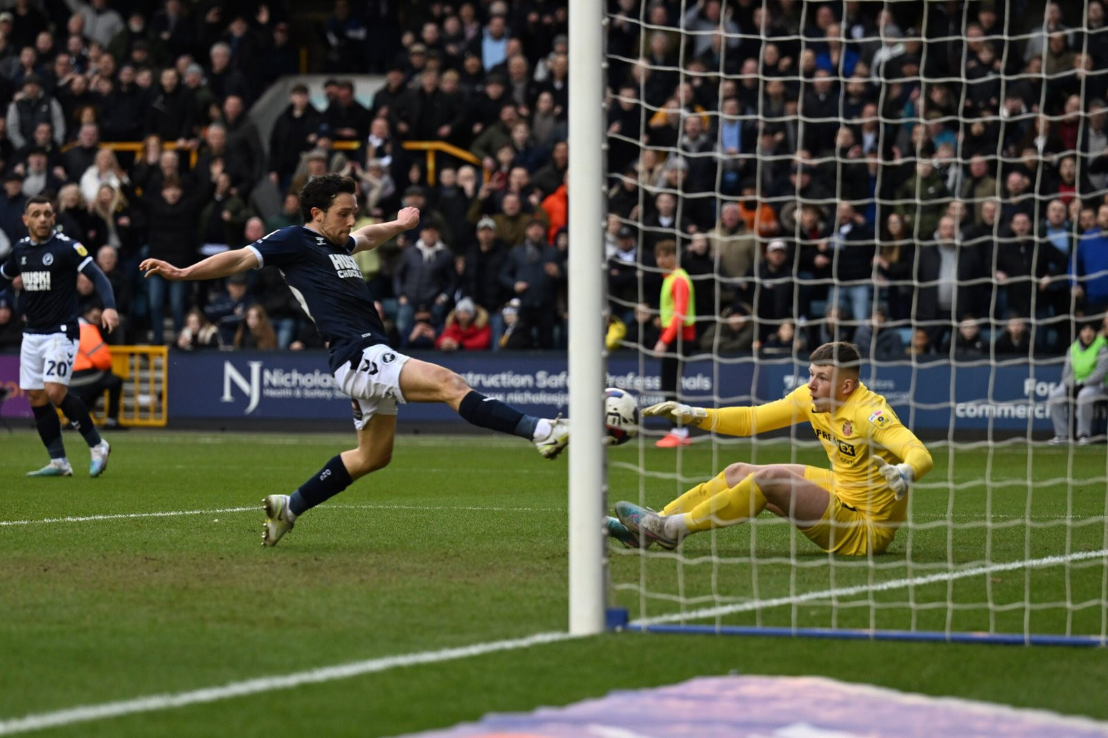 Last-Minute Goal Shocks Championship Leaders: Millwall's Dramatic Draw Against Sunderland