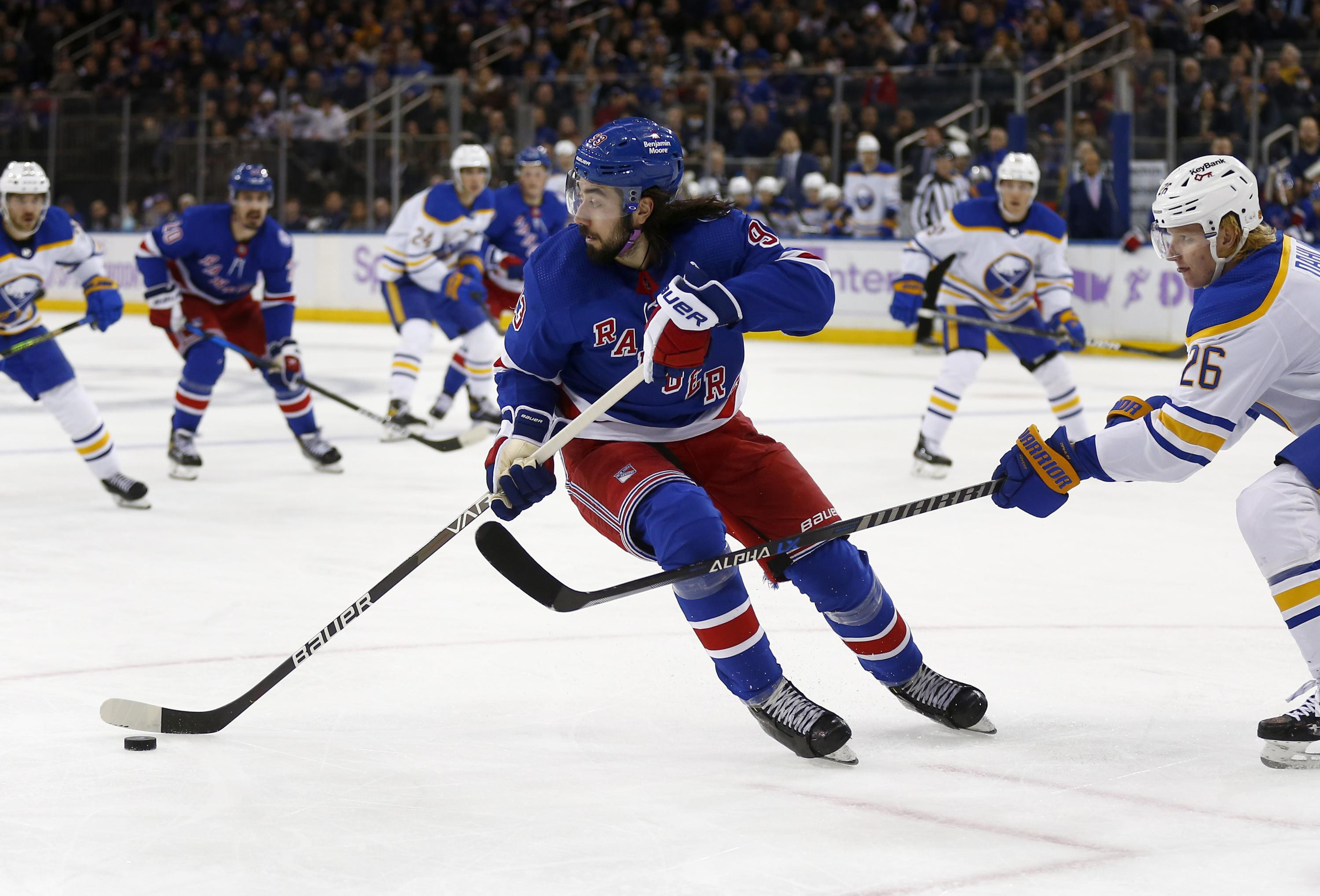 Last-Second Goal! Rangers Defeat Canadiens in Thrilling 4-3 Matchup