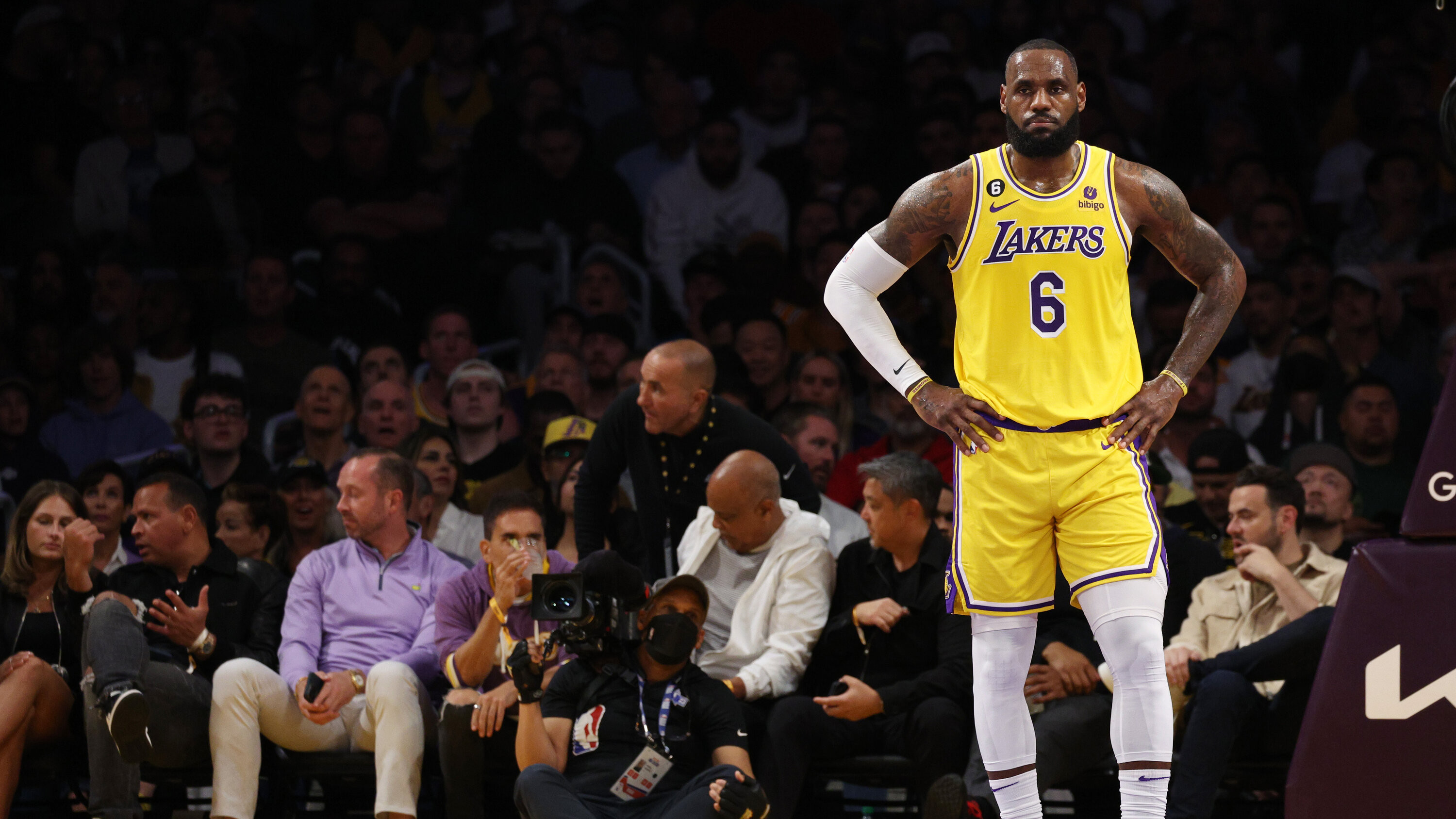 LeBron James Questionable: Lakers Faceoff Against High-Flying Hawks in Crucial Matchup