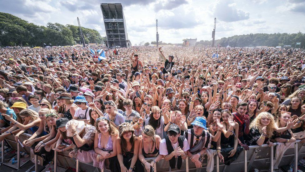 Leeds Festival Traffic Chaos: 90,000 Festival-goers Cause Major Delays, Drivers Warned to Avoid 'Sat Navs'