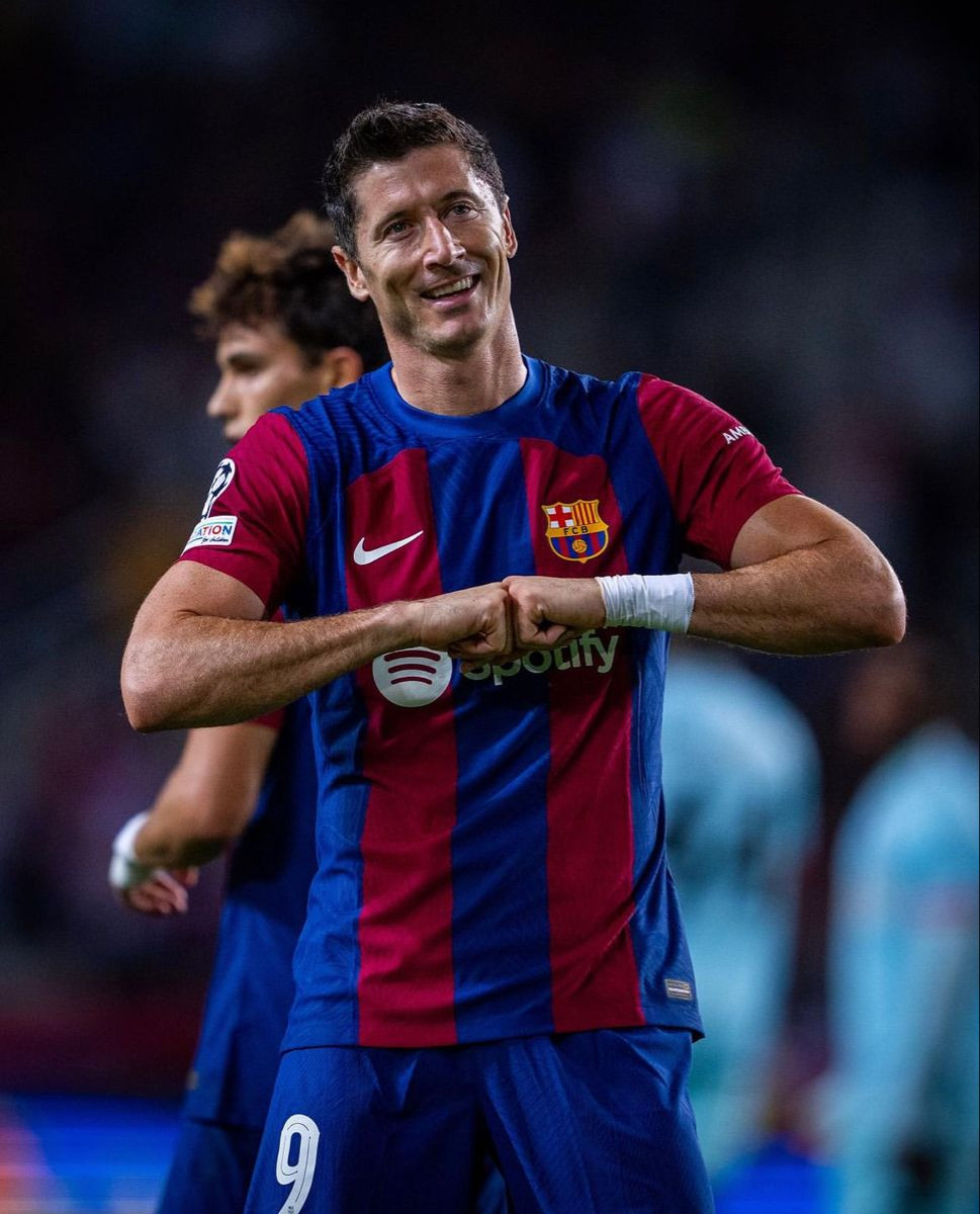 Lewandowski Hat-Trick Leads Barcelona To Dominating Win Over Alaves