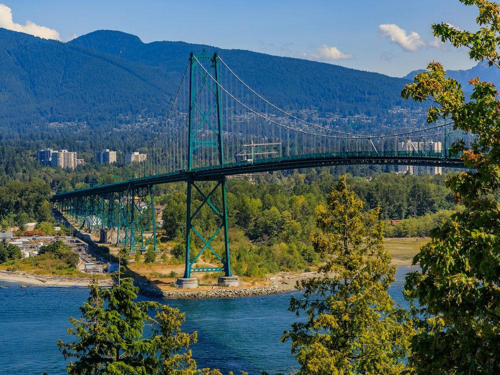 Lions Gate Bridge Closed: Traffic Chaos on North Shore Due to Police Incident