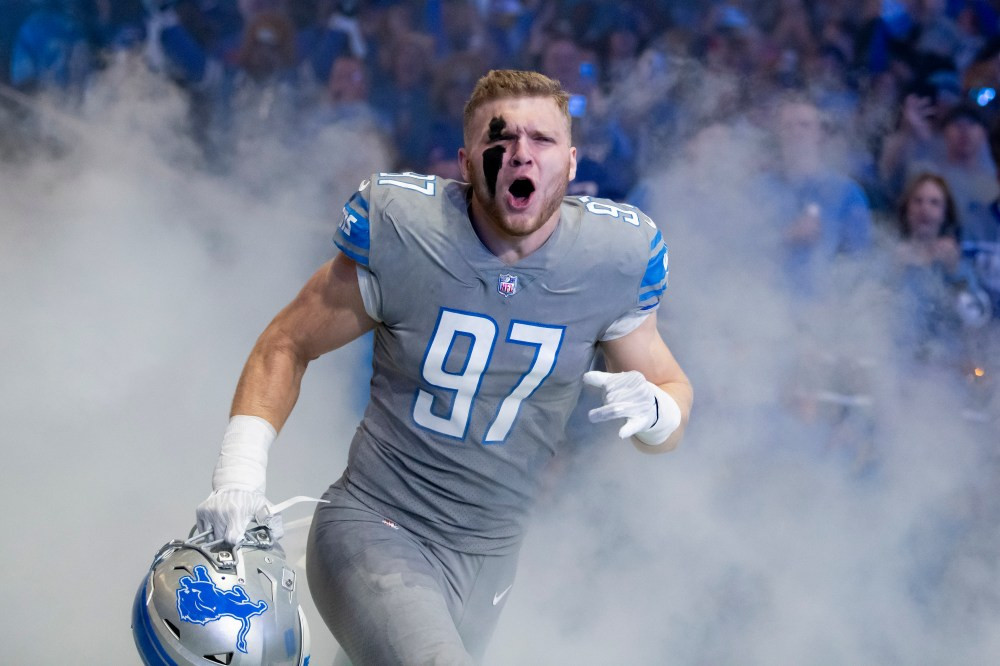 Lions Pummel Cowboys, Hutchinson Suffers Gruesome Injury: Detroit Dominates in 47-9 Rout