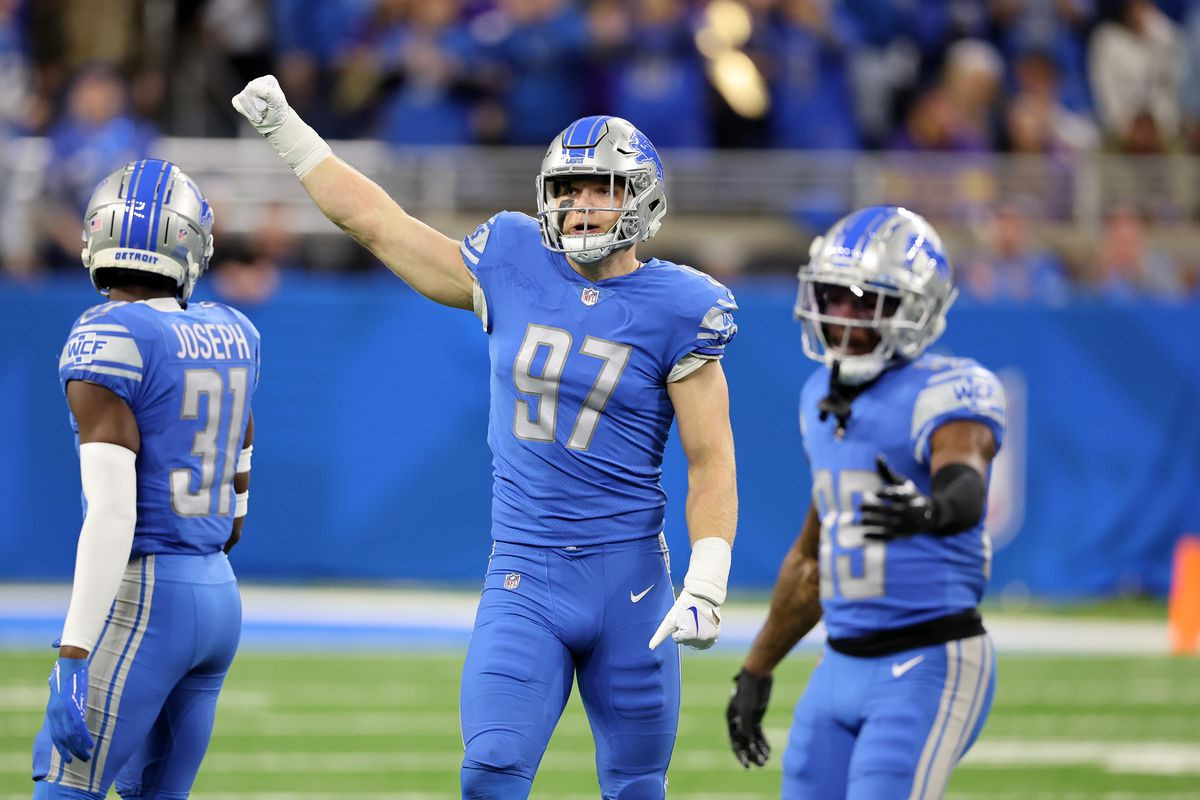 Lions vs. Cowboys: Detroit Dominates in a 47-9 Rout, but Hutchinson's Injury Casts a Shadow