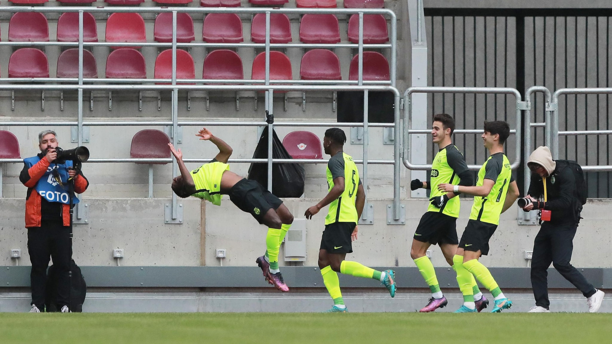 Liverpool Youth Team Suffers Setback in UEFA Youth League:  RB Leipzig Dominant in 3-1 Win