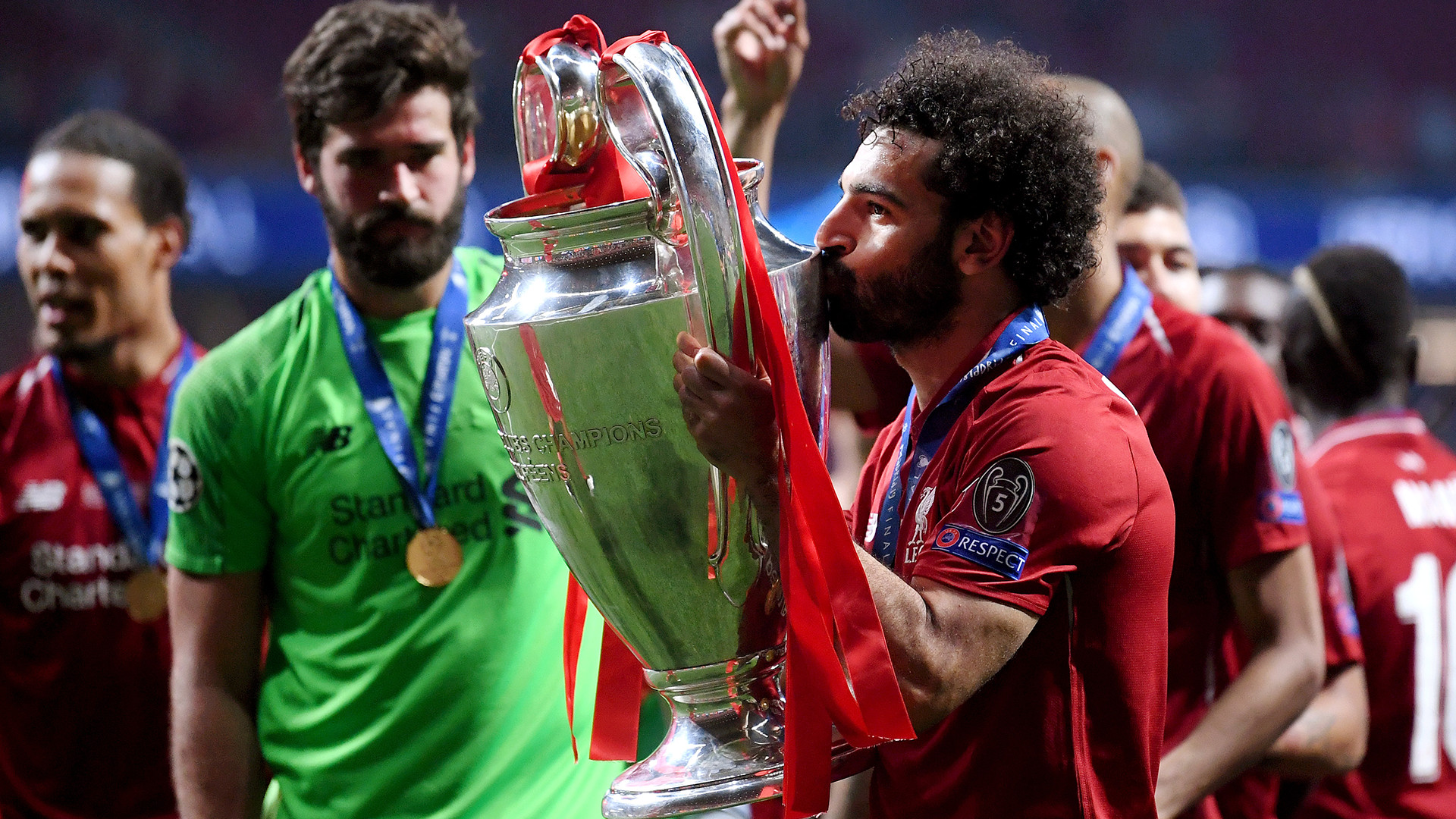 Liverpool's Stunning Champions League Victory: Salah and Elliott Secure Thrilling 2-1 Win Over Lille!