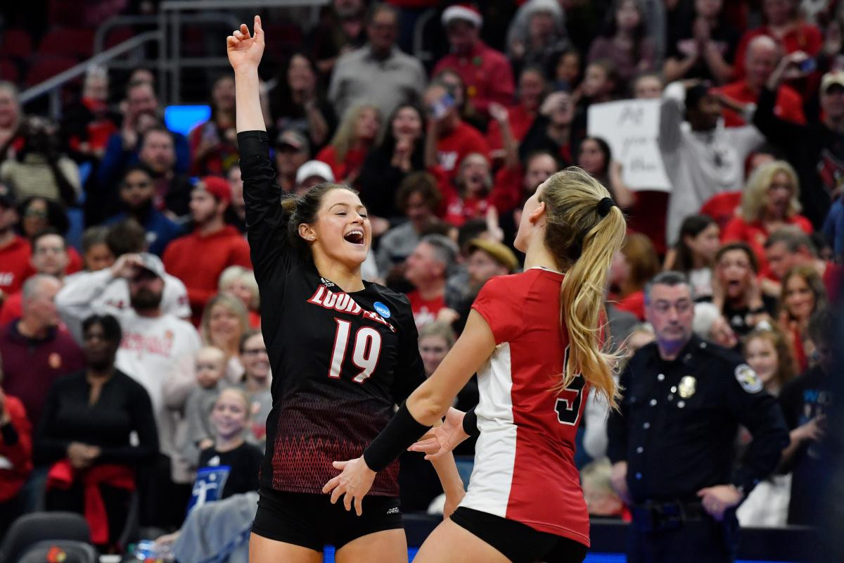 Louisville Volleyball Stuns No. 3 Wisconsin in Midnight Thriller