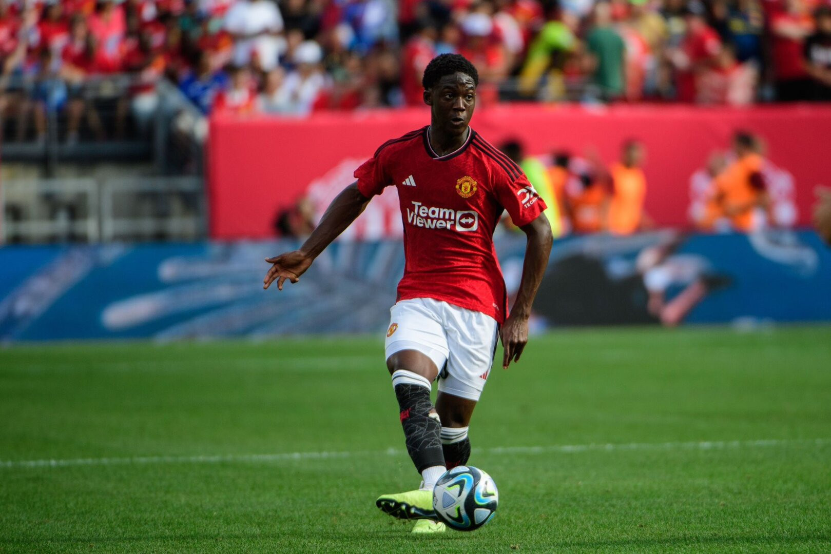 Manchester United's Shaw and Mainoo Return to Training Ahead of Community Shield Clash