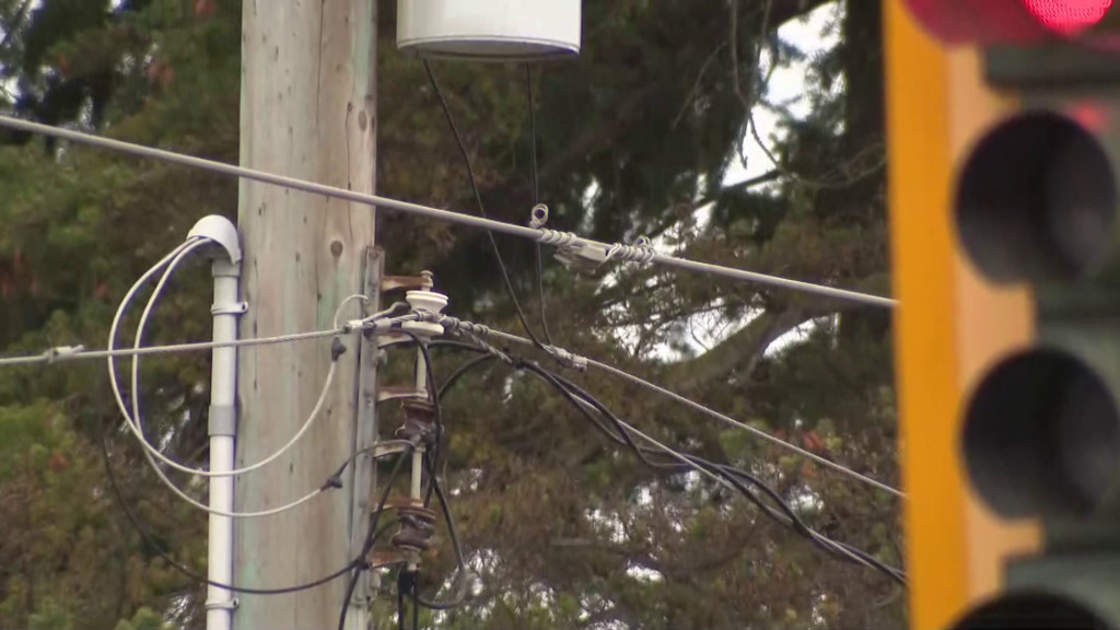 Massive BC Hydro Power Outage: 280,000 Customers Affected by Devastating Windstorm