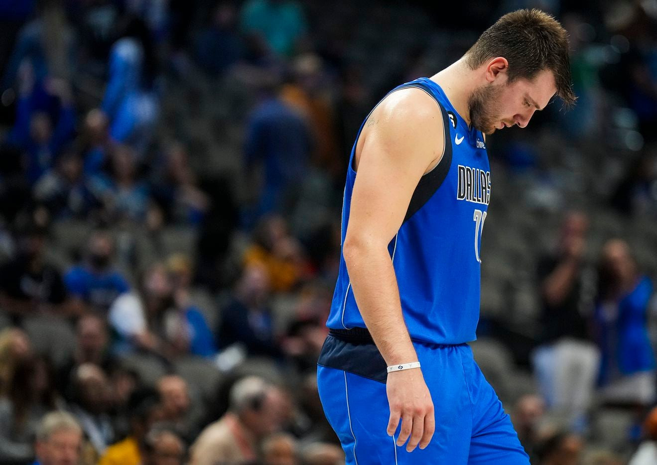 Mavs' Clutch Collapse Costs Them Fourth Straight Loss; Doncic's Defense Questioned Again