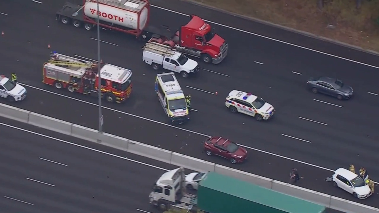 Melbourne Freeway Gridlock: Car Fire Shuts Down Monash Fwy