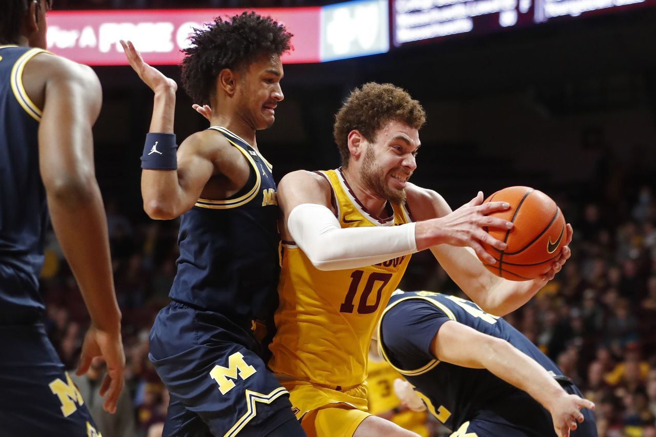 Michigan Holds Off USC in a Nail-Biting Big Ten Opener