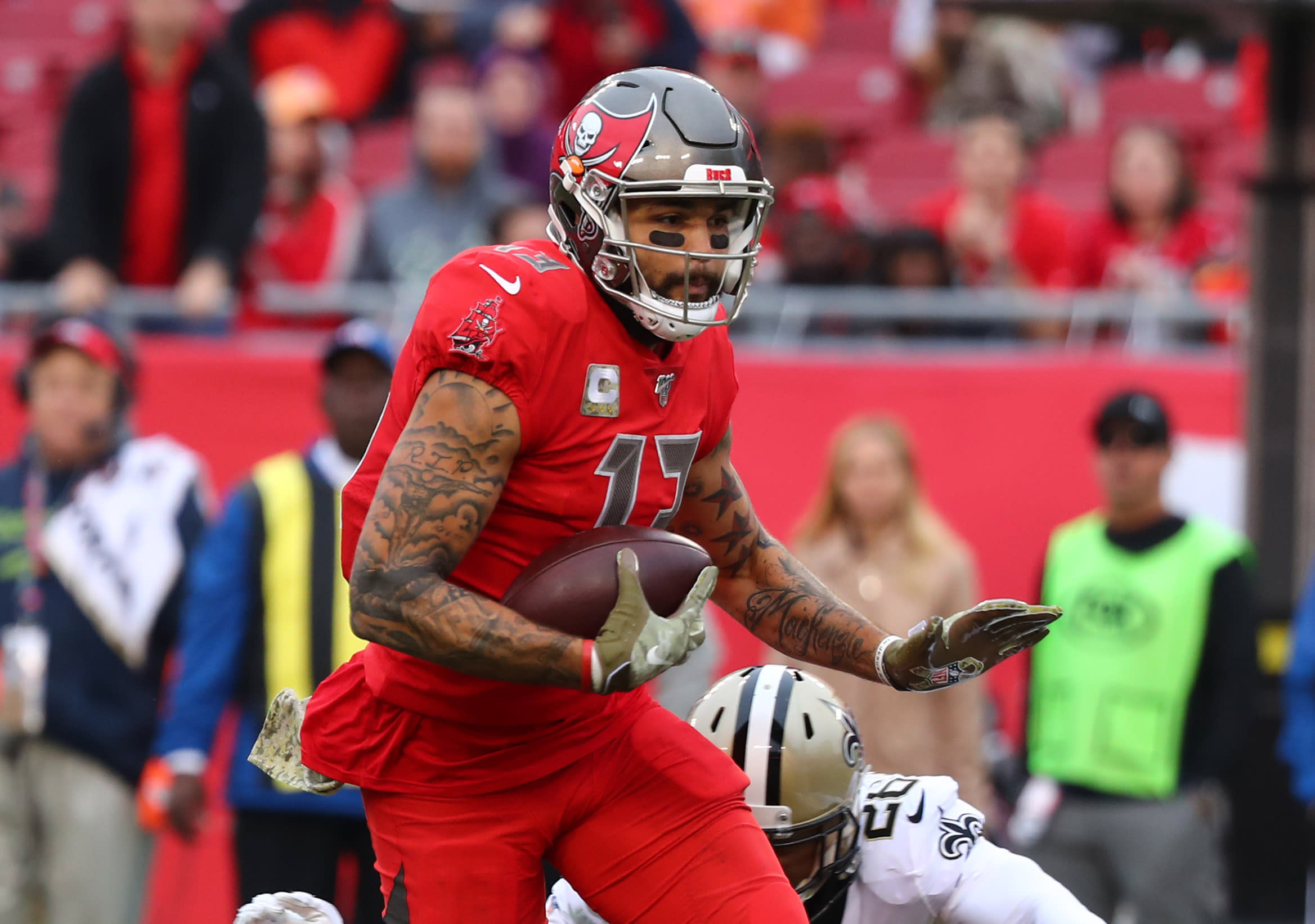 Mike Evans Leaves Bucs Game With Hamstring Injury: Will He Be Back for Playoffs?