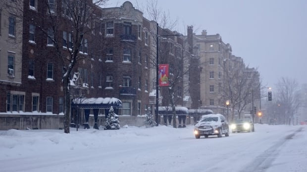 Montreal Buried Under Record-Breaking Snow: 75cm in 4 Days! City Halts Snow Clearing!