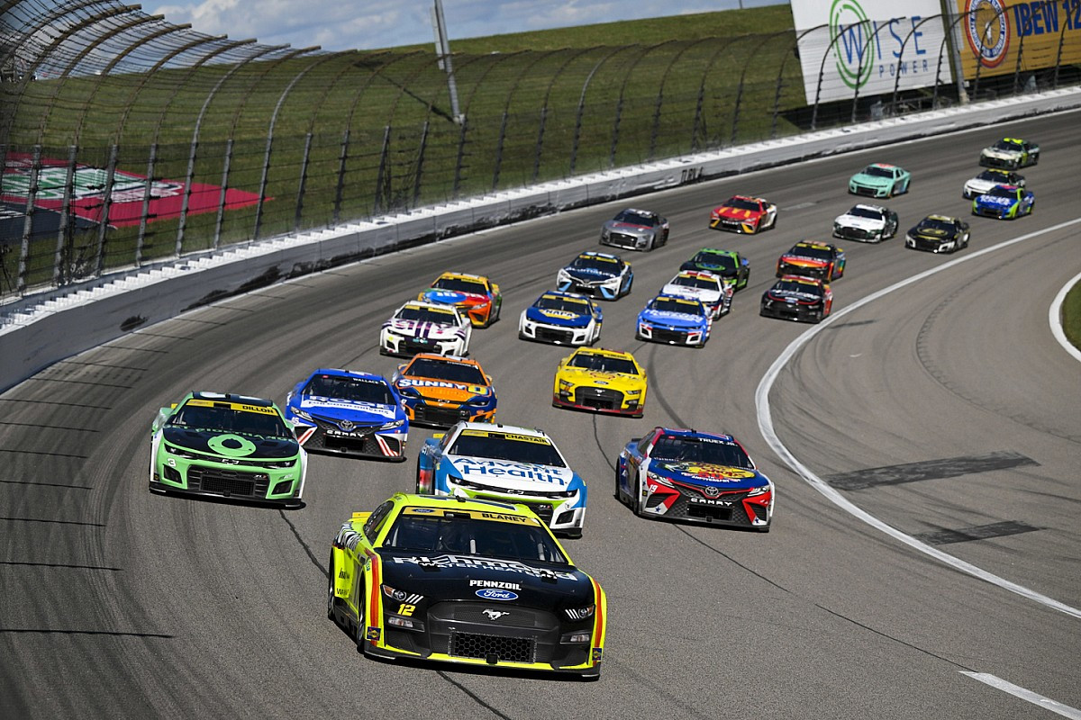 NASCAR Michigan: Rain Delays Race, Hamlin Holds Pole, Playoffs Tight