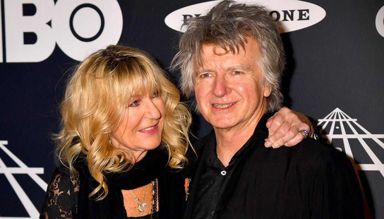 Neil Finn Reveals What He Learned From Replacing Lindsey Buckingham in Fleetwood Mac