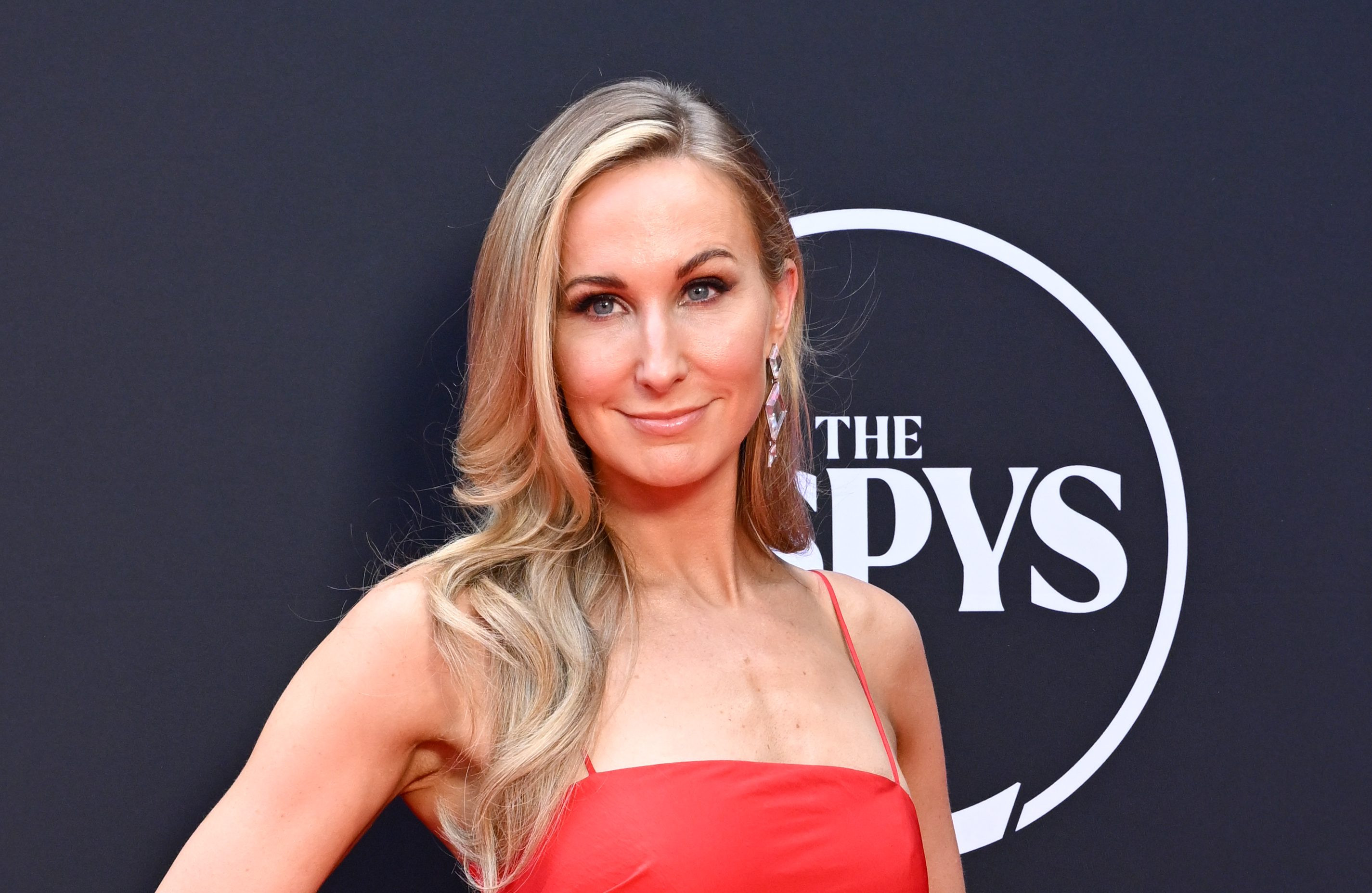 Nikki Glaser's Golden Globes Hosting: A Triumph or Train Wreck? You Decide!