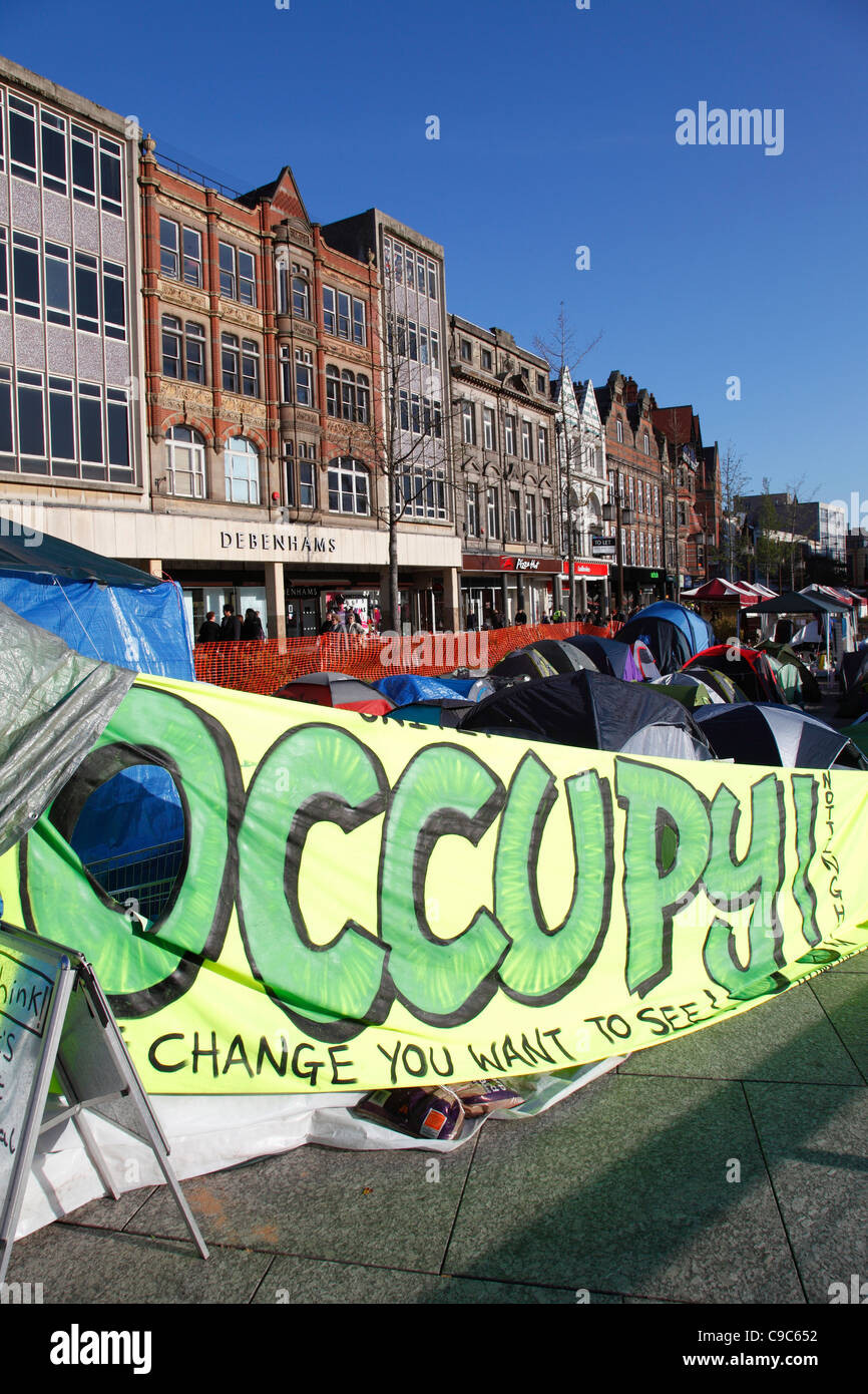 Nottingham Protests: Rival Groups Clash in Old Market Square Amidst Heavy Police Presence