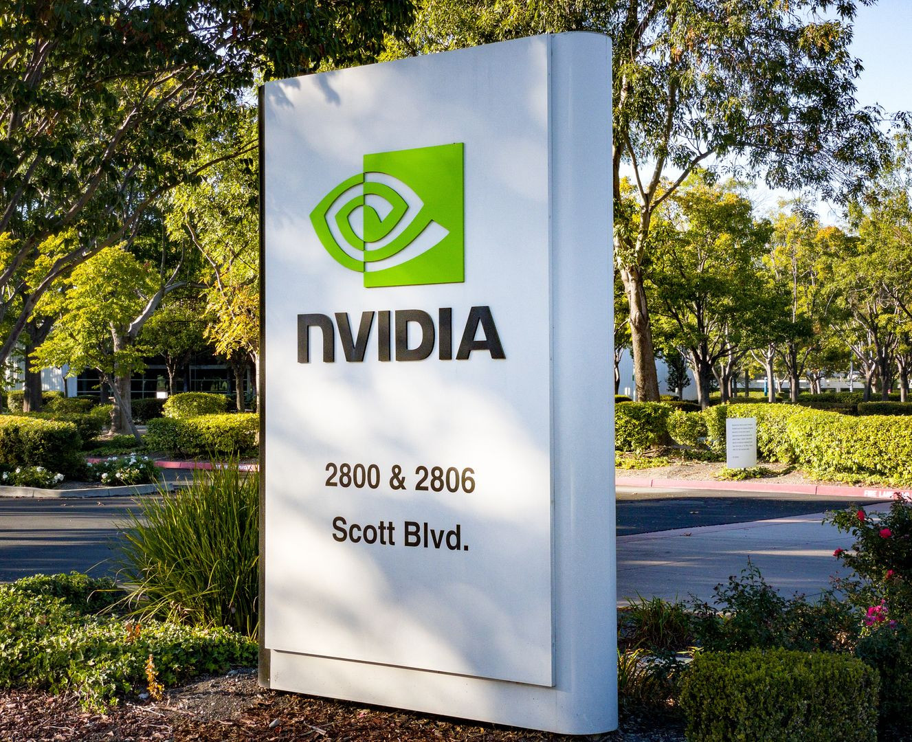 Nvidia's CES 2025 Keynote: Project DIGITS, Physical AI, and a $3 Trillion Valuation!