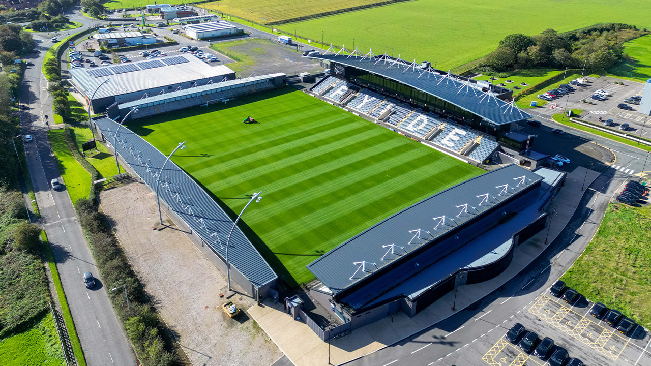 Oldham Athletic vs. AFC Fylde: A Tense Battle for Three Points