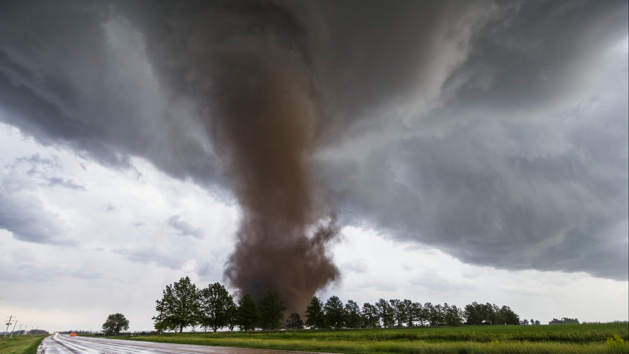 Orages violents au Québec : Des tornades possibles et des dommages importants