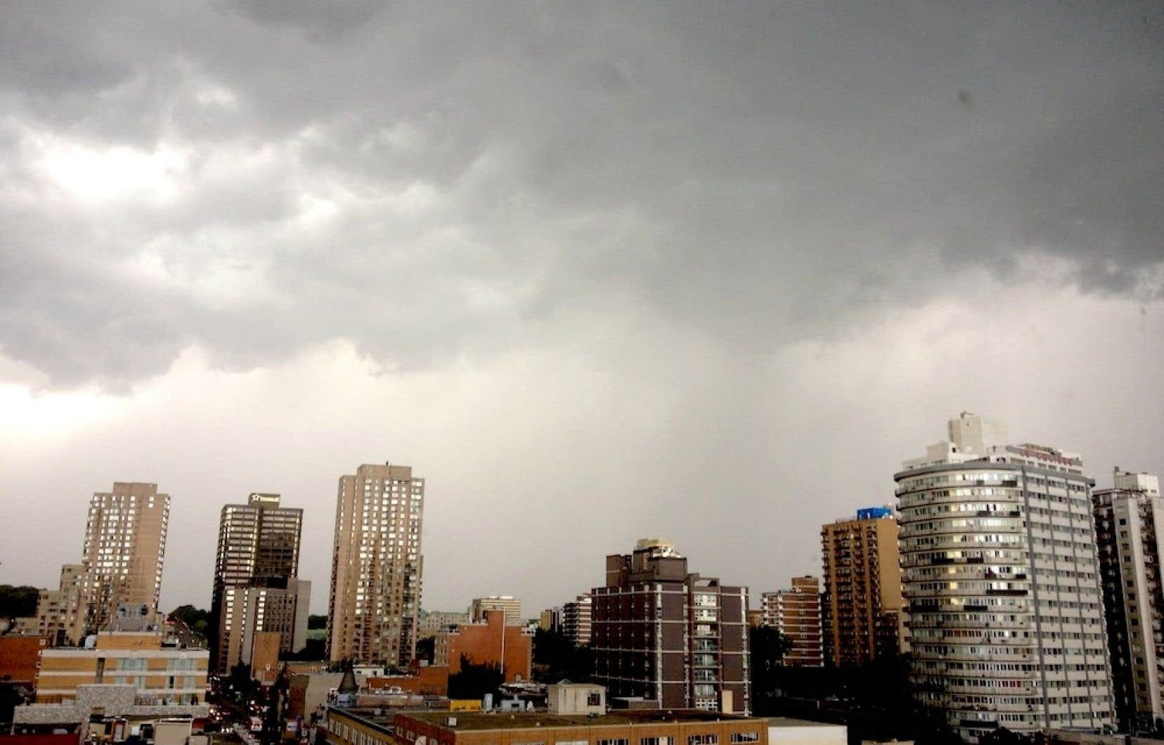 Orages violents au Québec : Des tornades possibles et des dommages importants