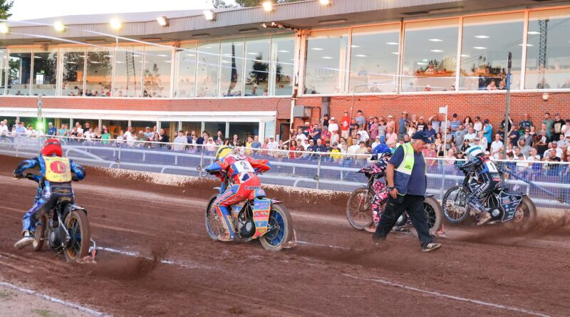 Oxford Speedway Championship Play-Off Final Postponed Due to Heavy Rainfall: Cheetahs to Face Poole Pirates at Home on October 5