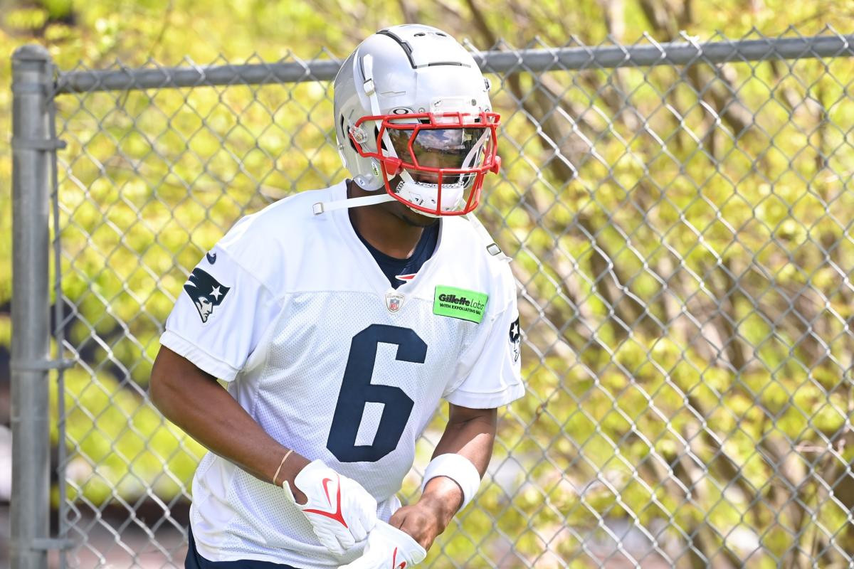 Patriots Rookie WR Javon Baker Struggling With Drops, Could Be Falling Down Depth Chart