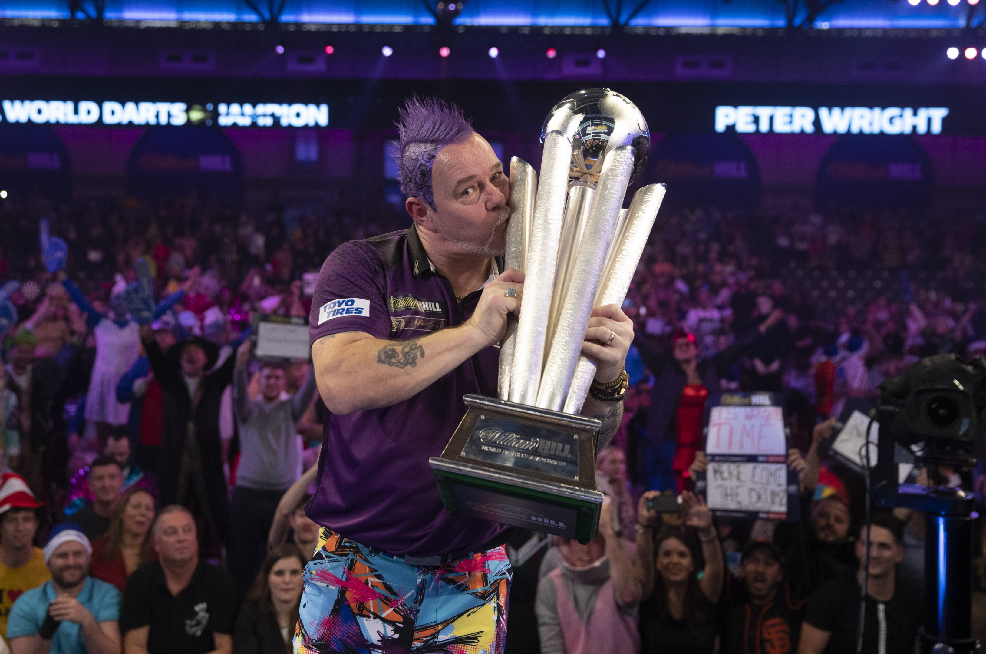 PDC World Darts Championship: Humphries, Price, and Wright Advance Amidst Nine-Darter Drama!