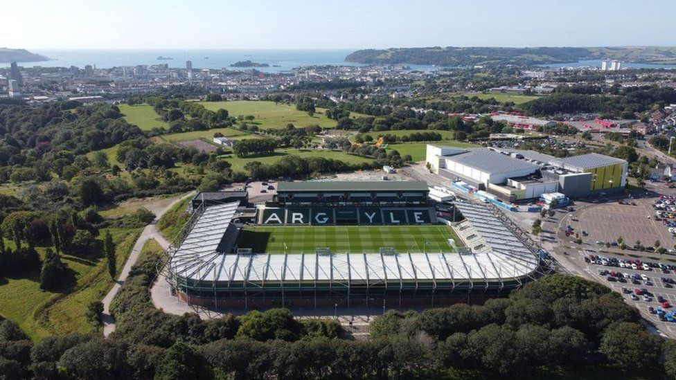 Plymouth Argyle Fight Back To Earn Point Against 10-Man QPR