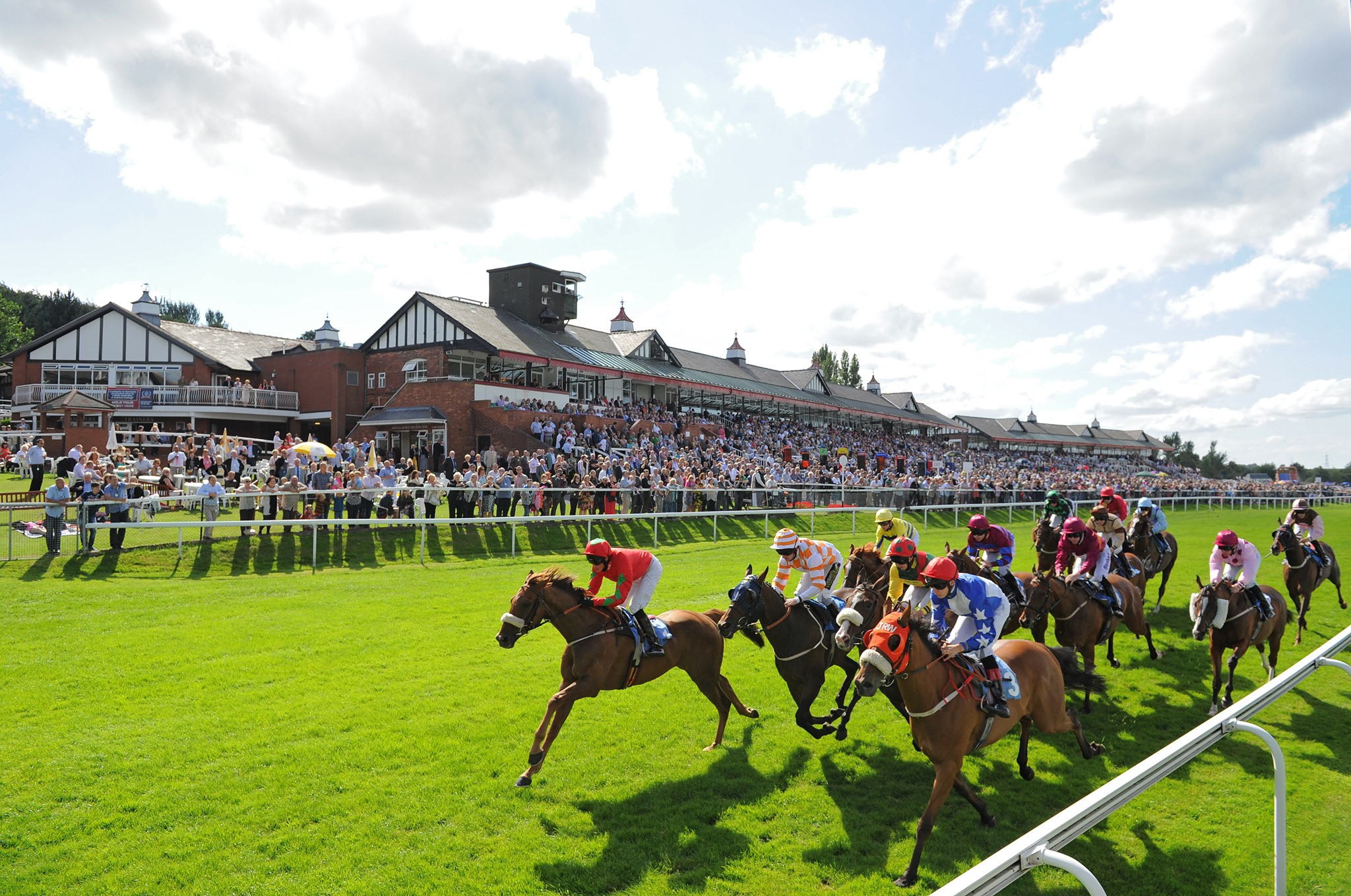 Pontefract Racecourse Preview: Tips and Predictions for Thursday's Meeting