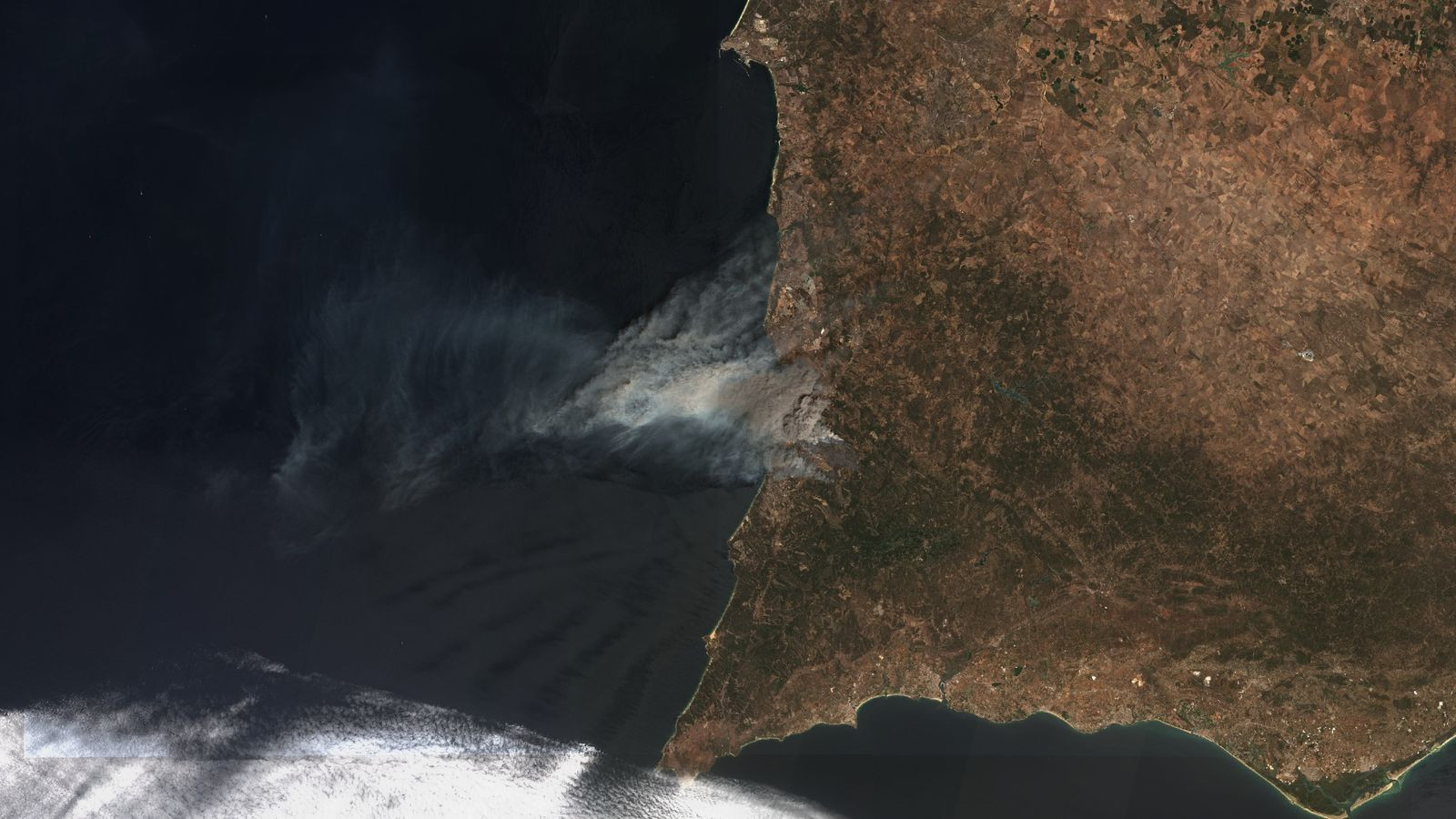 Portugal Asks EU for Help as Wildfires Burn Homes in Aveiro Region