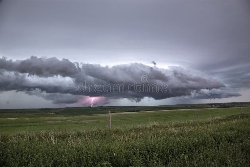 Prairie Storms: Slow-Moving Trough Brings Widespread Thunderstorm Risk