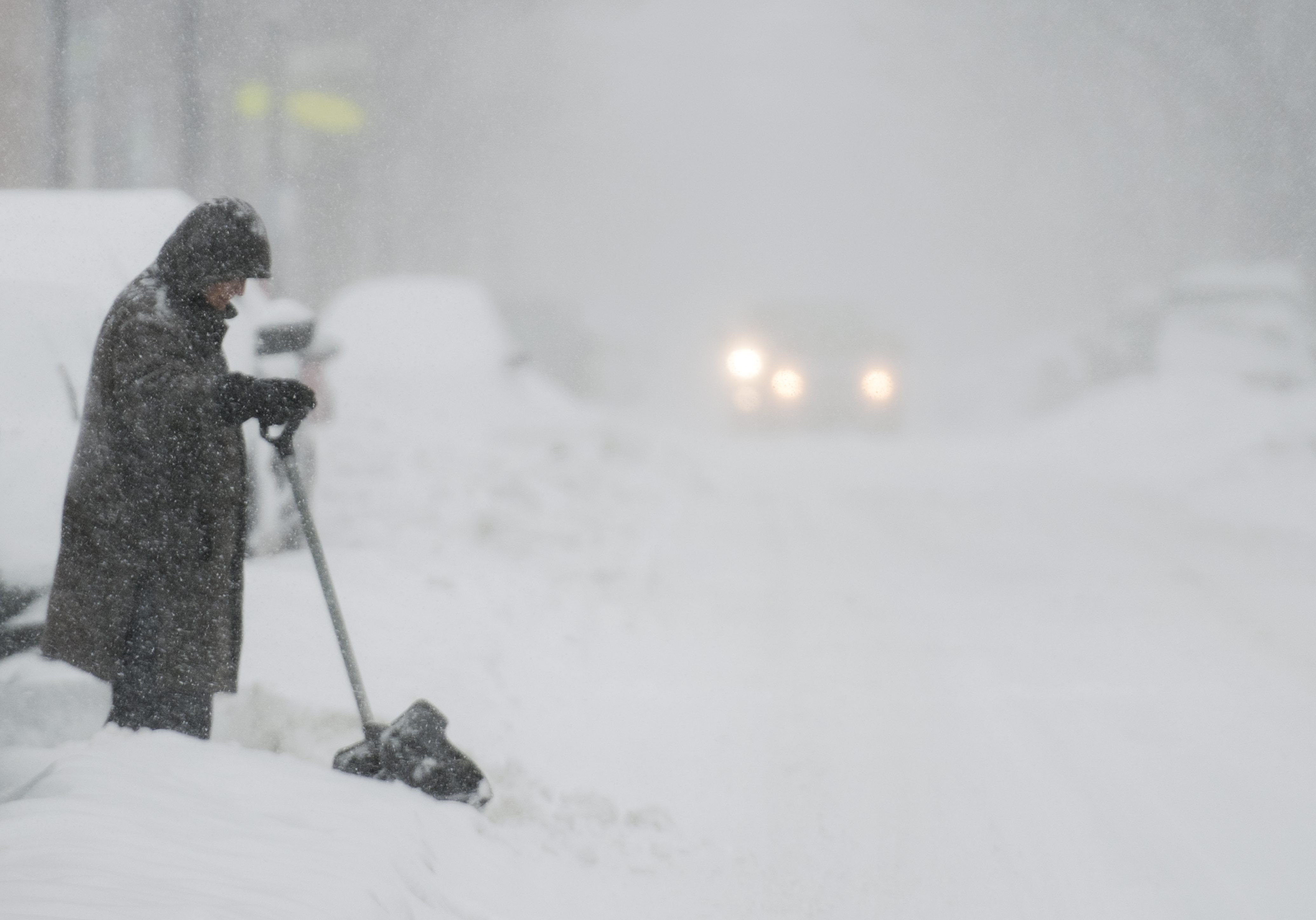 Quebec City and Montreal Under Blizzard Warning: 50cm of Snow Expected!