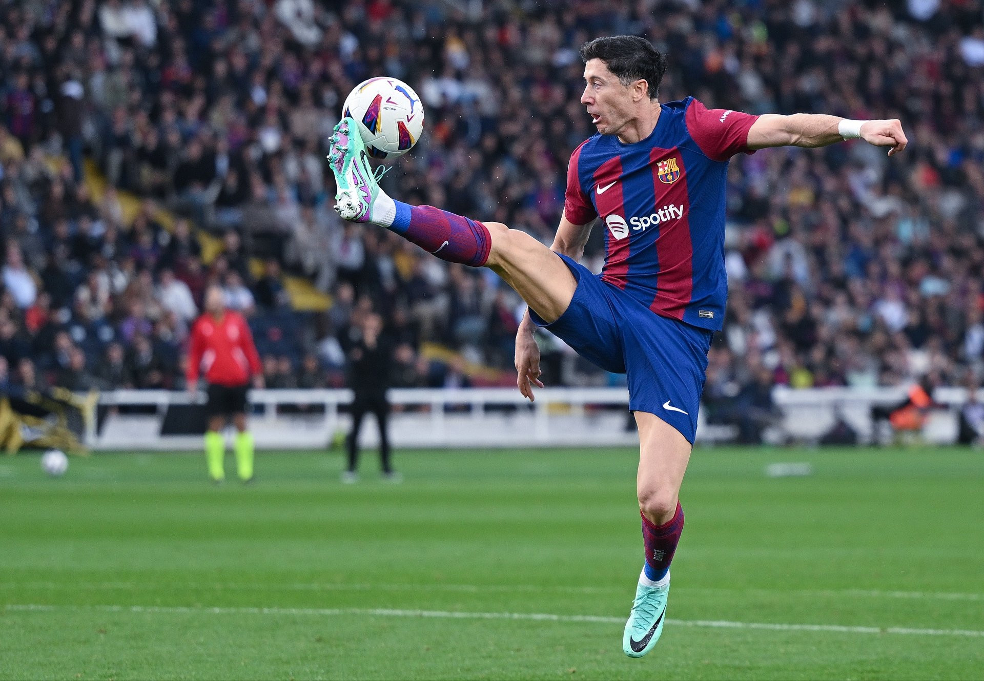 Rayo Vallecano vs. Barcelona:  Lewandowski Leads Barca's Charge for La Liga Domination