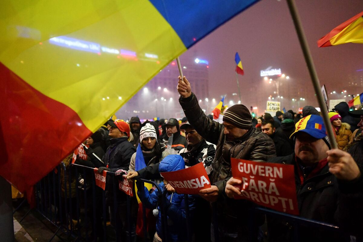 Romania's Presidential Election: Far-Right Populist Georgescu Shocks the Nation, Heads to Runoff