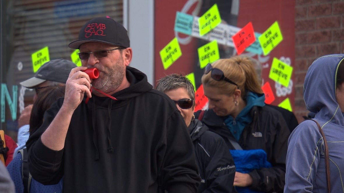 SAQ Employees Strike: What You Need to Know About the Quebec Liquor Store Walkout