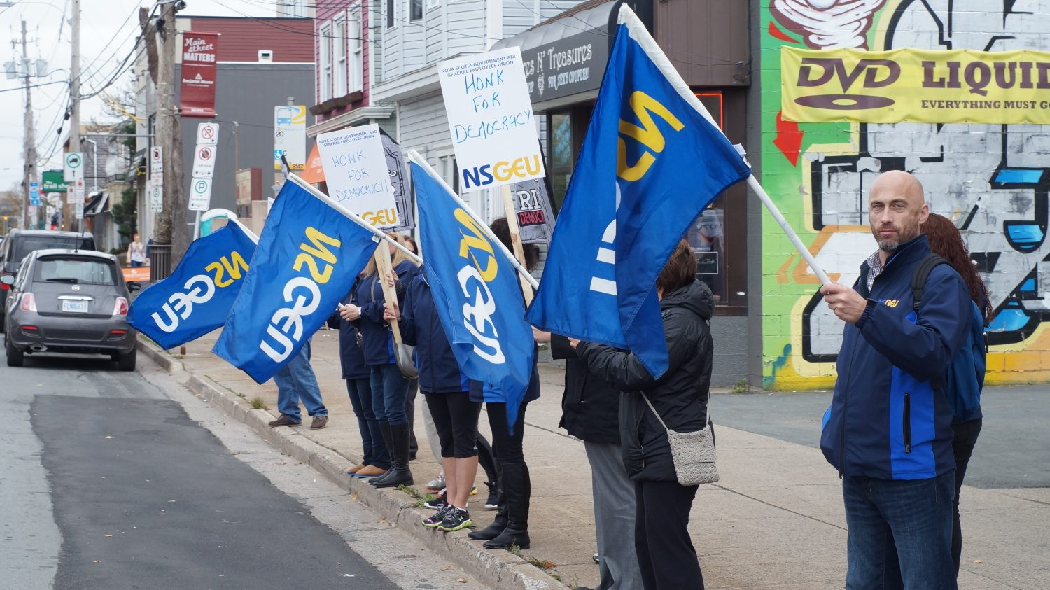 School Support Workers in Northern Ireland End Strike After Securing Pay Deal