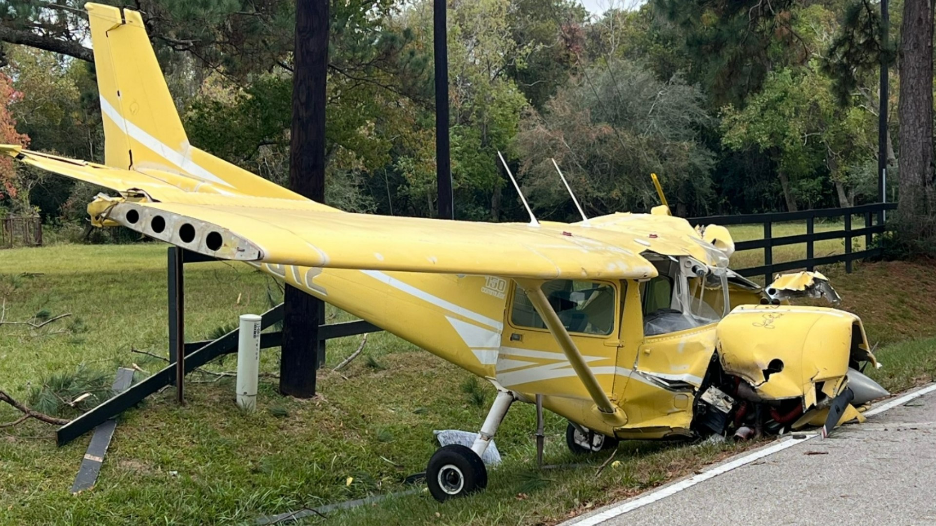 Small Plane Crash in Roselle, Illinois: Two Occupants Walk Away Uninjured