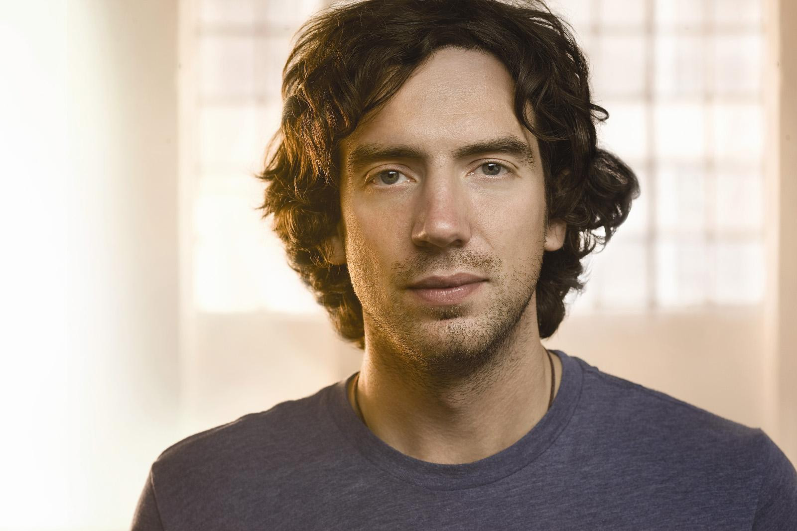 Snow Patrol's Gary Lightbody: 'I Was Using Alcohol To Drown All Kinds of Different Things in Me'